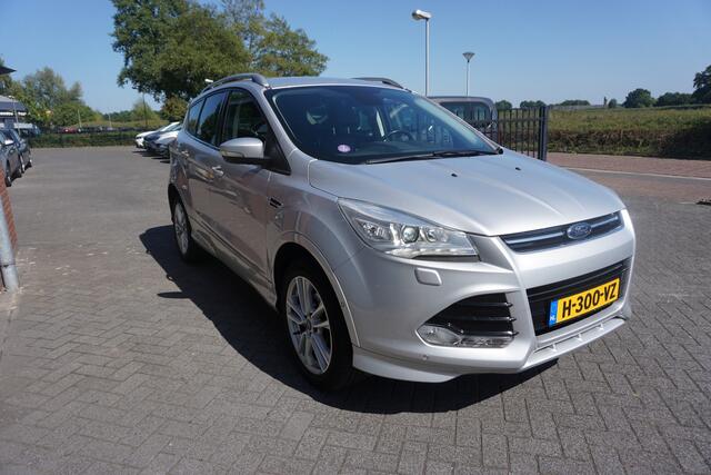 Ford KUGA 1.5 150PK TITANIUM STYLING PACK KEURIGE STAAT CAMERA TREKHAAK STOELVERWARMING NAVI CLIMA CRUISE PDC V+A+ASSIST BLUETOOTH 1/2LEDER KEYLESS ENZ...