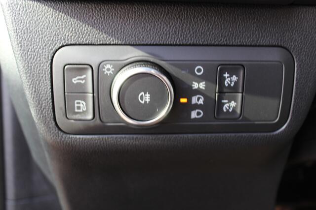 Ford KUGA 2.5-243pk PHEV ST-Line X. Nieuwste model ! Van ¤. 54.937,- voor ¤. 44.450,- ! Trekgewicht van 2.100kg ! Schuif / kanteldak Elektrisch inklapbare Trekhaak, AGR Stoelen voor L+R, 360 Camera, HUB, Apple/Androidauto, Elektrisch verstelbare stoelen, LED V+A, 