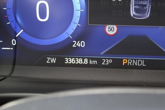 Ford KUGA 2.5-225pk Plug-in Hybrid ST-Line X. Hybride rijden voor een reële prijs ! Adaptive Cruise Control, Stoel- en voorraamverwarming, Climate Control, Metallic lak, Camera v+a, Elektr. achterklep, Side- en lane assist etc.
