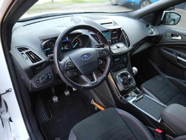 Ford KUGA 1.5 EcoBoost ST Line * NAVI * TREKHAAK (2.000 KG) *