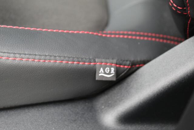 Ford KUGA 2.5-243pk PHEV ST-Line X. 2100kg trekgewicht ! Nieuw Model ! Van ¤. 54.937,- voor ¤. 43.735,- ! Trekgewicht van 2.100kg ! Elektr. verstelb. AGR stoelen voor, Stoel-, stuur-, voorraam- en achterbank verwarming, Elektr. panorama/schuif-kanteldak , Trekhaak