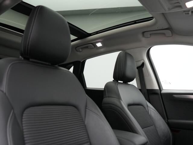 Ford KUGA 2.5 Titanium Plug In Hybrid 225pk Dealer O.H. PHEV | Panodak | Trekhaak Afneembaar | Adaptive Cruise | 360 Camera | Bang&Olufsen | Sportstoelen & Stuur Verwarmd | Keyless | Blis | Navigatie | DAB |