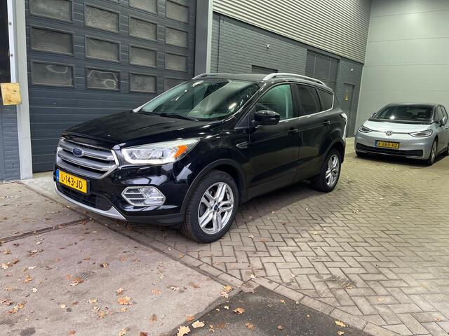Ford KUGA 1.5 EcoBoost Titanium | Stoelverwarming | Keyless | Getint Glas | 18 Inch | Voorruitverwarming