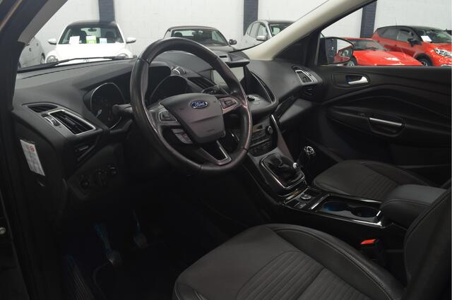 Ford KUGA 1.5 EcoBoost Titanium // 141.000 km // NAVI // CAMERA // PDC // TREKHAAK // STUUR&STOELVERW. // EL.ACHTERKLEP //