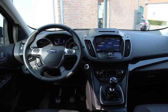 Ford KUGA 1.5 Titanium Navi/Carplay, Winterpack, Driver Ass Pack, Trekhaak 2000KG