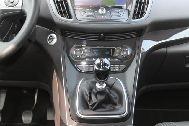 Ford KUGA 1.5 Titanium Navi/Carplay, Winterpack, Driver Ass Pack, Trekhaak 2000KG