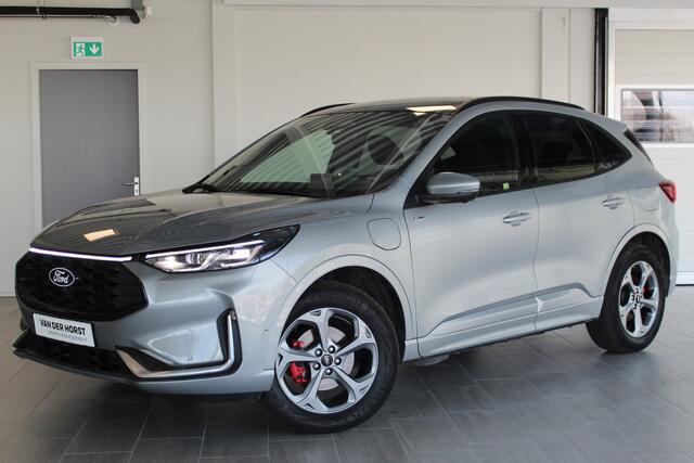 Ford KUGA 2.5-243pk PHEV ST-Line X. Van ¤. 54.937,- voor ¤. 43.735,- Trekgewicht van 2.100kg ! Elektr. panodak., elektr. trekhaak, stoel-, stuur- en voorraamverw., 360gr. Camera, HUD, AppleCarplay/Androidauto, Elektr. verstelb. comfortstoelen, LED verl.