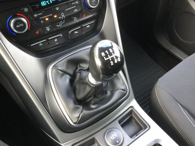 Ford KUGA 1.5 EcoBoost Titanium | Trekhaak | Stoelverwarming | PDC | Navi |