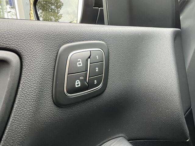 Ford KUGA 2.5 PHEV ST-Line X Black Package 243pk e-CVT Automaat | 5529 | Full Options | Black Package | E-Trekhaak | Panodak | Coast-to-Coast Matrix LED | 20'' | Winter Pack | Head-Up | Driver Assistance Pack | AGR-stoelen | etc. etc.