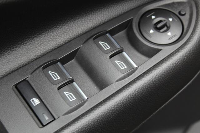 Ford KUGA 1.5-150pk EcoBoost Titanium. Nette Ford Kuga met een trekgewicht van maar liefst 2.000kg ! Autm. airco, stoel-, stuur- en voorraamverw., camera, parkeersensoren achter, navigatie, telefoonvoorb., 17"LM wielen+all season banden, trekhaak, adapt. cruise cn