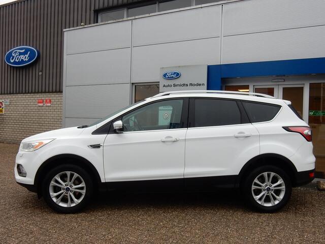 Ford KUGA 1.5 120PK EcoBoost Titanium | Half leder | Trekhaak | Winter pack | PDC | Navigatie |