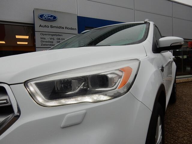 Ford KUGA 1.5 120PK EcoBoost Titanium | Half leder | Trekhaak | Winter pack | PDC | Navigatie |