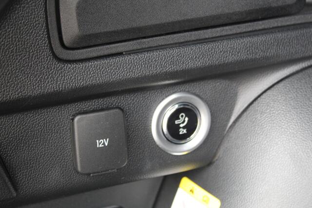 Ford KUGA 2.5-243pk PHEV ST-Line X. Nieuwste model ! Van ¤. 54.937,- voor ¤. 41.750,- ! Trekgewicht van 2.100kg ! Schuif / kanteldak. Elektrisch inklapbare Trekhaak, vooruit, stuur, stoelverwarming V+A, 360 Camera, HUB, Apple/Androidauto, Elektrisch verstelbare sto