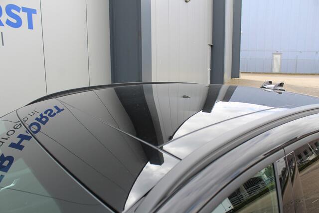 Ford KUGA 2.5-243pk PHEV ST-Line X. Nieuwste model ! Van ¤. 54.937,- voor ¤. 41.750,- ! Trekgewicht van 2.100kg ! Schuif / kanteldak. Elektrisch inklapbare Trekhaak, vooruit, stuur, stoelverwarming V+A, 360 Camera, HUB, Apple/Androidauto, Elektrisch verstelbare sto