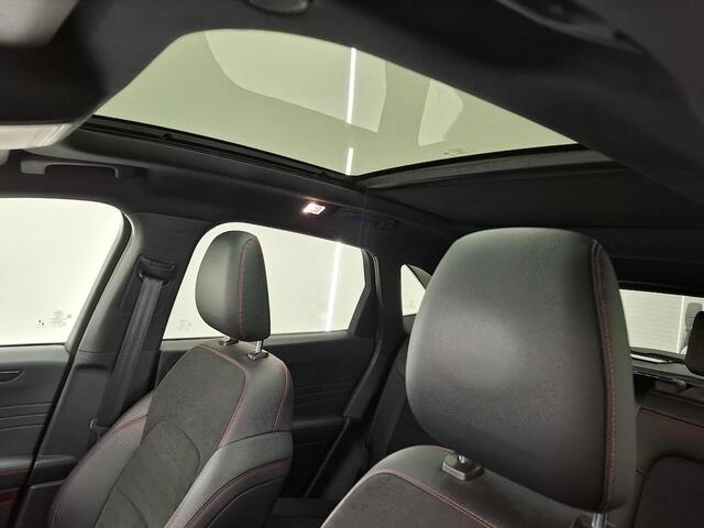 Ford KUGA 150pk ST-Line X Panoramadak Trekhaak Ad. Cruise Camera Winter Parking Dodehoek HUD Dealeronderhouden