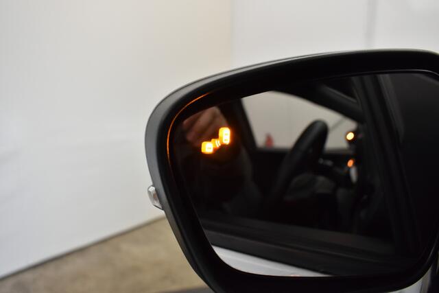 Ford KUGA 2.5 PHEV ST Line Vignale Head-up Trekh Panodak Camera