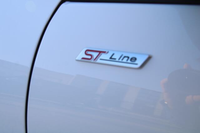 Ford KUGA 2.5 PHEV 243 PK ST-Line X TREKHAAK ELECTRISCH | BLACK PACK | WINTER PACK | PANODAK