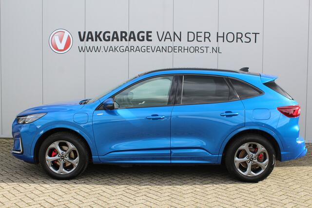 Ford KUGA 2.5-243pk PHEV ST-Line X. 2100kg trekgewicht ! Nieuw Model ! Van ¤. 54.937,- voor ¤. 42.750,- ! Trekgewicht van 2.100kg ! Elektr. verstelb. AGR stoelen voor, Stoel-, stuur-, voorraam- en achterbank verwarming, Elektr. panorama/schuif-kanteldak , Trekhaak 