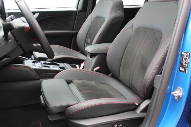 Ford KUGA 2.5-243pk PHEV ST-Line X. 2100kg trekgewicht ! Nieuw Model ! Van ¤. 54.937,- voor ¤. 42.750,- ! Trekgewicht van 2.100kg ! Elektr. verstelb. AGR stoelen voor, Stoel-, stuur-, voorraam- en achterbank verwarming, Elektr. panorama/schuif-kanteldak , Trekhaak 