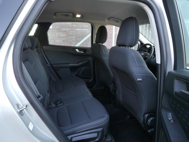 Ford KUGA 2.0 TDCi Titanium | Diesel | Trekhaak | 1900KG trekgewicht | Keyless entry en start | Lichtmetalen velgen | Navigatie | Climate control | Parkeersensoren achter