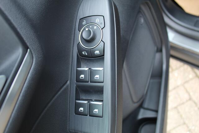 Ford KUGA 2.5 PHEV Titanium X , 225pk , 1500kg Trekgewicht Stoel, Stuur en Voorruit verwarming Climate Control, Cruise Control, Winter Pack, Camera