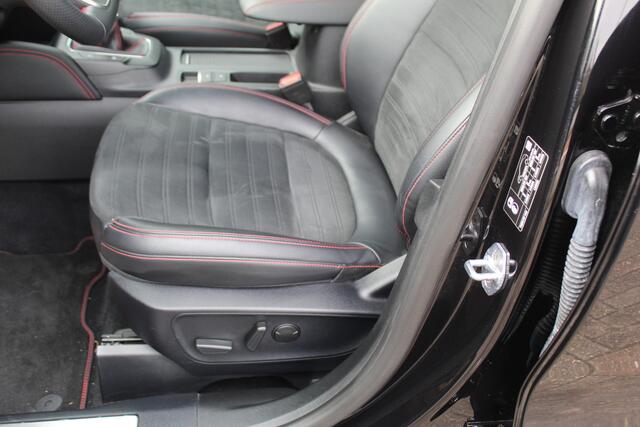 Ford KUGA 1.5 EcoBoost ST-Line X , 150pk 1800 Trekgewicht Cilmate control , Camera , Stoel,Stuur en Voorruit verwarming Navigatie , Trekhaak , Elek.verstelbare bestuurders stoel