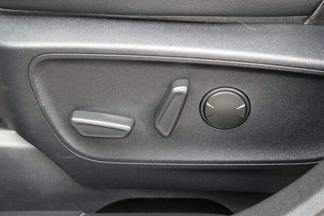 Ford KUGA 1.5 EcoBoost ST-Line X , 150pk 1800 Trekgewicht Cilmate control , Camera , Stoel,Stuur en Voorruit verwarming Navigatie , Trekhaak , Elek.verstelbare bestuurders stoel