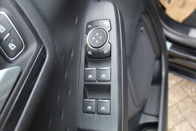 Ford KUGA 1.5 EcoBoost ST-Line X , 150pk 1800 Trekgewicht Cilmate control , Camera , Stoel,Stuur en Voorruit verwarming Navigatie , Trekhaak , Elek.verstelbare bestuurders stoel