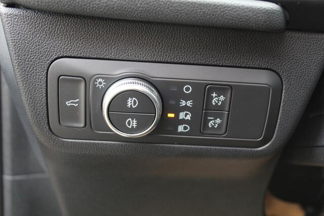 Ford KUGA 1.5 EcoBoost ST-Line X , 150pk 1800 Trekgewicht Cilmate control , Camera , Stoel,Stuur en Voorruit verwarming Navigatie , Trekhaak , Elek.verstelbare bestuurders stoel