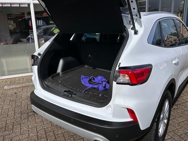 Ford KUGA 2.5 PHEV TITANIUM TREKHAAK