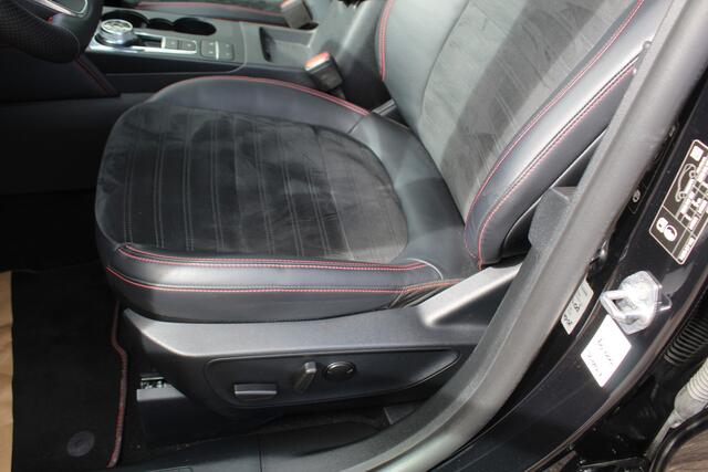 Ford KUGA 2.5-225pk Plug-in Hybrid ST-Line X. Hybride rijden voor een reële prijs ! Adaptive Cruise Control, Stoel- en voorraamverwarming, Climate Control, Metallic lak, Camera v+a, Elektr. achterklep, Side- en lane assist etc.