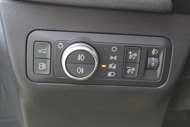 Ford KUGA 2.5-225pk Plug-in Hybrid ST-Line X. Hybride rijden voor een reële prijs ! Adaptive Cruise Control, Stoel- en voorraamverwarming, Climate Control, Metallic lak, Camera v+a, Elektr. achterklep, Side- en lane assist etc.