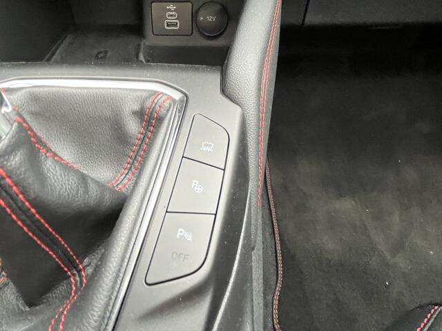 Ford KUGA 1.5 EcoBoost ST-Line X 150pk/110kW 6-bak | Full Options | E-Trekhaak | Pano | Driver Assistance Pack | Technology Pack | Winter Pack | etc. etc.