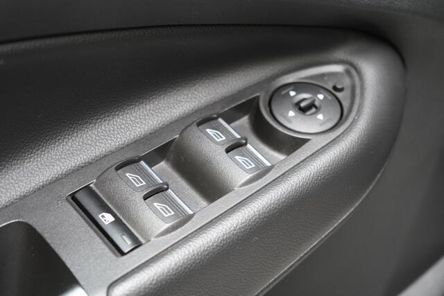 Ford KUGA 1.5 EcoBoost Trend Ultimate | Trekhaak | Climate control | Cruise control | All-seasonbanden |