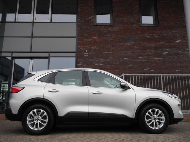 Ford KUGA 2.0 TDCi Titanium | Diesel | Trekhaak | 1900KG trekgewicht | Keyless entry en start | Lichtmetalen velgen | Navigatie | Climate control | Achteruitrijcamera