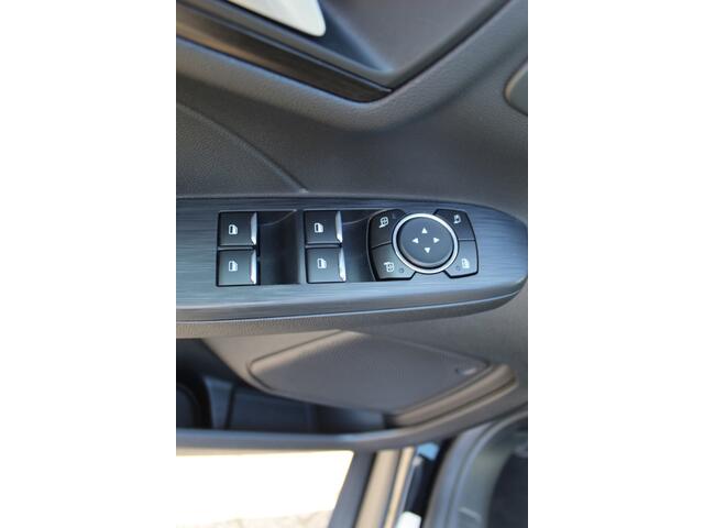 Ford KUGA 2.5-225pk PHEV 'Vignale' Plug-in Hybrid Automaat. Luxe hybride rijden voor een reëel bedrag ! Adaptieve Cruise Control, Climate Control, Stoel-, stuur-, voorraam- en achterbankverwarming, Side- en lane assist, Camera, Head-up display etc.