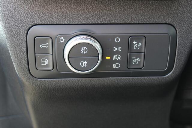 Ford KUGA 2.5-225pk PHEV 'Vignale' Plug-in Hybrid Automaat. Luxe hybride rijden voor een reëel bedrag ! Adaptieve Cruise Control, Climate Control, Stoel-, stuur-, voorraam- en achterbankverwarming, Side- en lane assist, Camera, Head-up display etc.