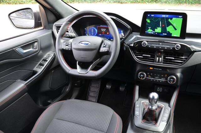 Ford KUGA 1.5 EcoBoost St Line Navi/Led/Pdc/Ecc/Digital Cockpit/Achteruitrijcamera/Trekhaak-Wegklapbaar/Privacy-Glass/Stuur stoel & achterbankverwarming
