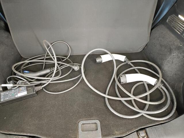 Ford KUGA 2.5 PHEV Titanium 1e Eigenaar | Volledig Onderh | BTW | NAP | SOH91% | Trekhaak | 2 Kabels | Carplay | Navi | Cruise | DAB | Keyless | Bots | PDC