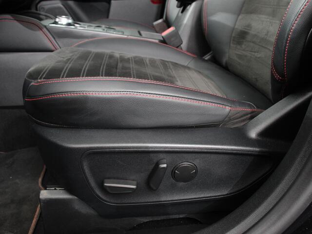 Ford KUGA 2.5 PHEV ST-Line X B&O Climate Control Navigatie Camera Elektrische Achterklep Verwarmbare voorstoelen Parkeersensoren voor & achter Verwarmbare voorruit Lichtmetalen velgen