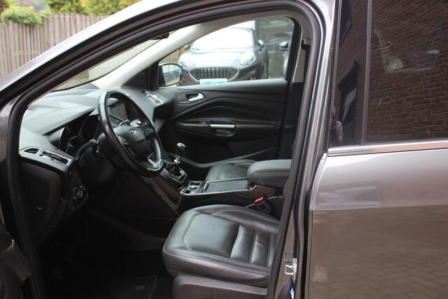 Ford KUGA 1.5 EcoBoost Titanium 150pk Navi, Pdc, Cruise, El Klep, Leer, Xenon, Winterpack