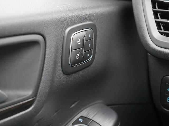 Ford KUGA 2.5 Vignale PHEV 225pk Dealer O.H. | Panodak | Head Up | Camera | Bang & Olufsen | Lederen Sportstoelen Memory & Verwarmd | Stuur Verwarmd | Keyless | Apple Carplay | Navigatie | DAB | Plug In Hybrid |