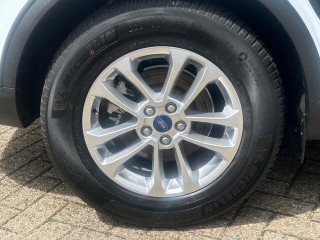 Ford KUGA 2.5 PHEV TITANIUM TREKHAAK