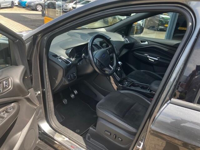 Ford KUGA 1.5 Ecoboost ST Line 150 pk - Navi - camera - pan dak - trekgew 2.000 kg!