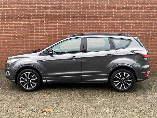 Ford KUGA 1.5 EcoBoost ST LINE PANO-DAK NAV CARPLAY CAMERA LEER NL-AUTO