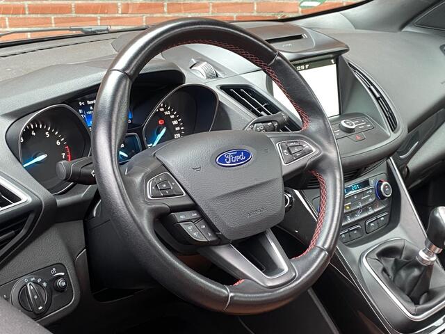 Ford KUGA 1.5 EcoBoost ST LINE PANO-DAK NAV CARPLAY CAMERA LEER NL-AUTO