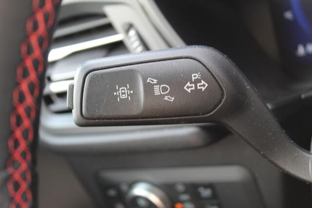 Ford KUGA 2.5 PHEV ST-Line X , 1500kg Trekgewicht , Slechts 35000km Navigatie, Stoel,stuur en voorruitverwarming, Climate control Trekhaak , Bluetooth , Head-up display , BenO audio systeem