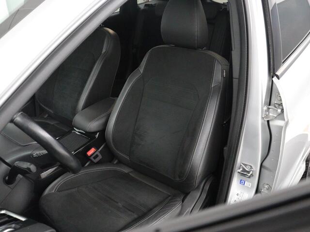 Ford KUGA 1.5 EcoBoost ST Line | Panoramadak | Leder/alcantara | Stuur/stoel verwarming | Cruise control | Navigatie |Camera | Park assist | Climate control | Trekhaak