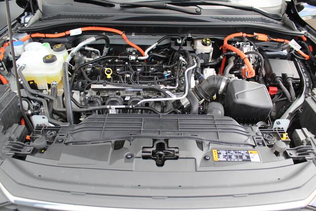 Ford KUGA 2.5-243pk PHEV Titanium. Juli 2025, slechts 16.750km ! Autm. airco dual, navigatie, telefoonvoorb., camera, stoel-, stuur, voorraam- en achterbank verw., elektr. trekhaak, lane assist, LED verl., keyless entry/keyless start etc.