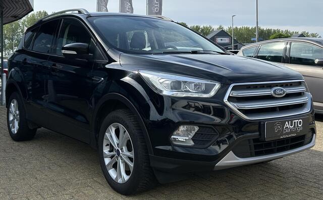 Ford KUGA 1.5 EcoBoost Titanium 150PK | ZEER NETTE STAAT | Achteruitrijcamera | SONY Audio | Elektrische Achterklep | Parkeersensoren | Navigatie | Stoelverwarming | Stuurverwarming | Voorruitverwarming | Climate Control | Cruise Control | 2 Sleutels | APK tot 30-08-2027 |